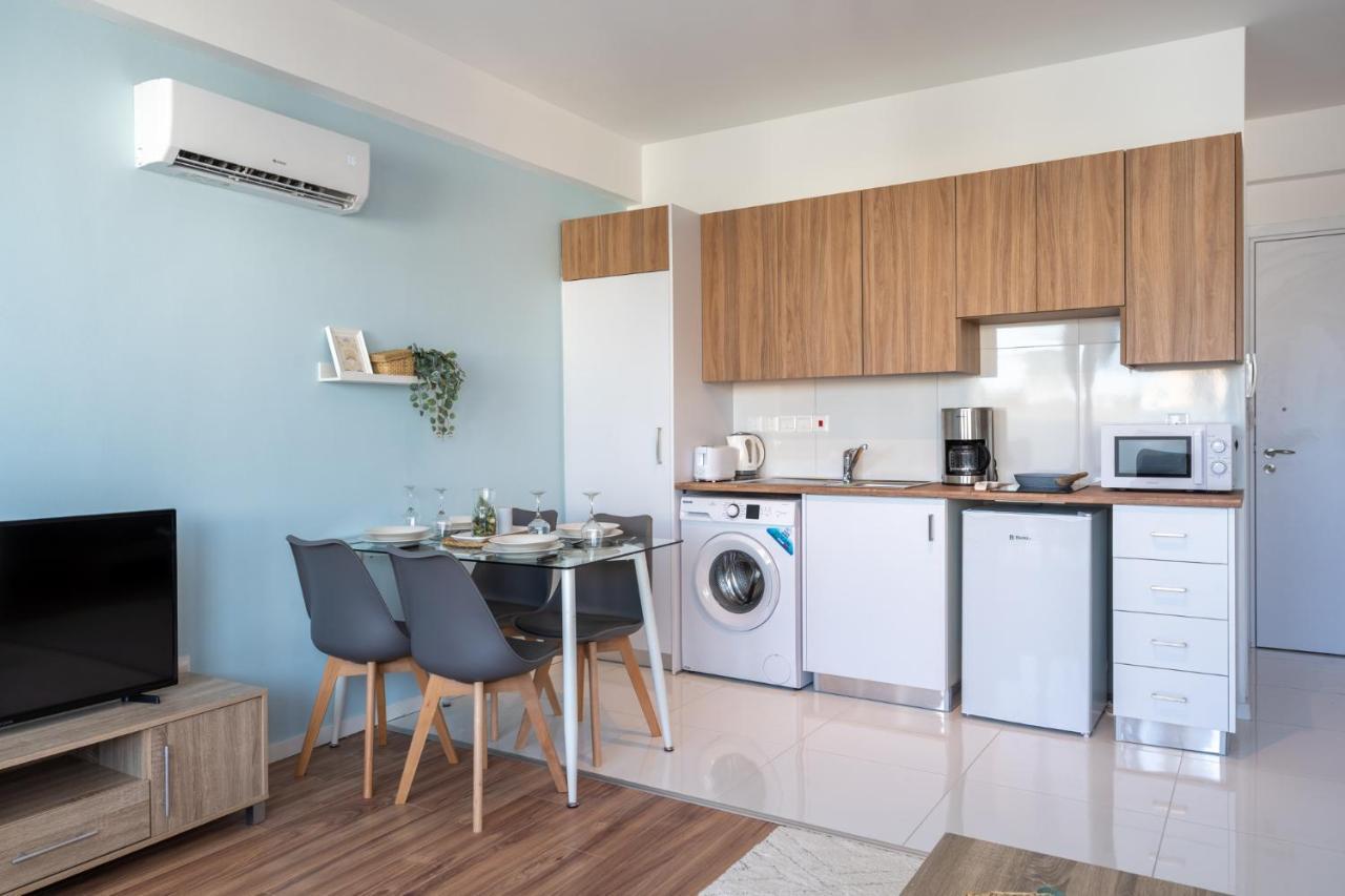 Livia Studio Apartment In Lárnaka Kültér fotó