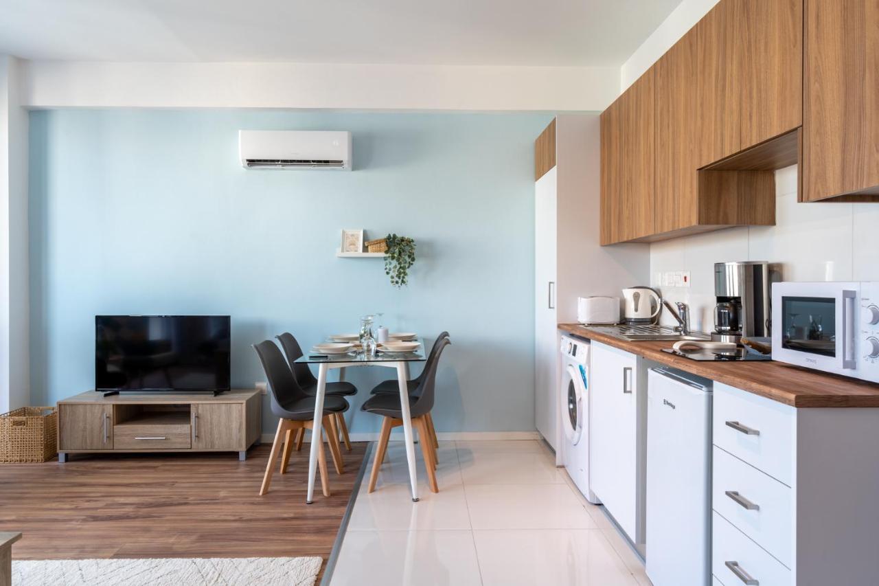 Livia Studio Apartment In Lárnaka Kültér fotó
