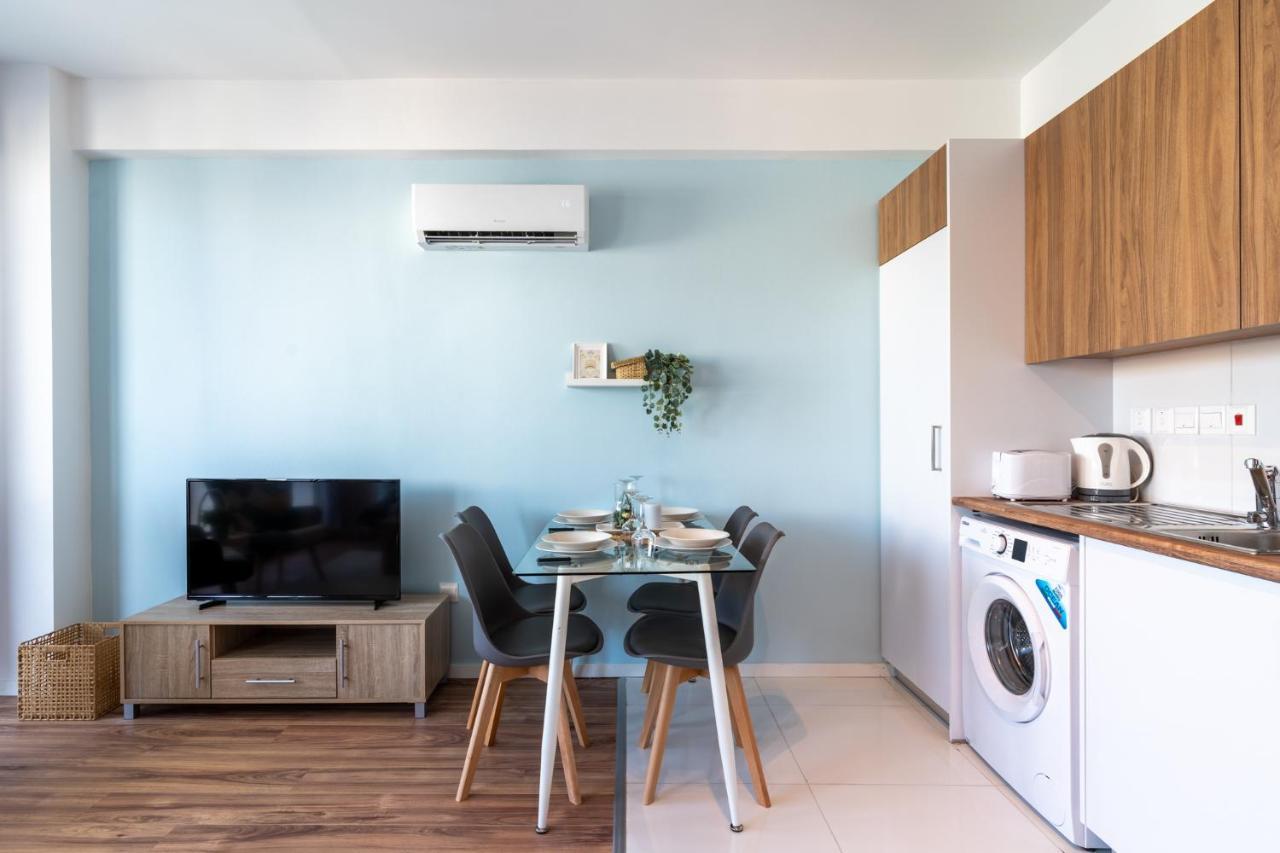 Livia Studio Apartment In Lárnaka Kültér fotó