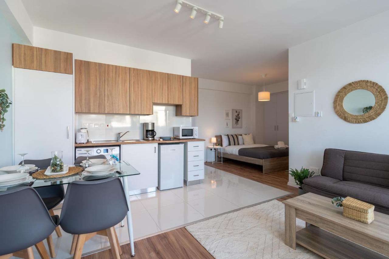 Livia Studio Apartment In Lárnaka Kültér fotó